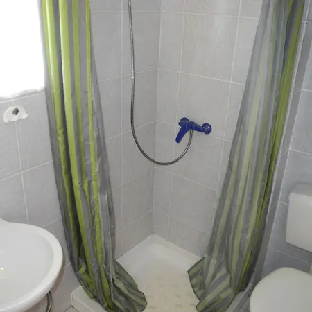 Studio-appartement 70m Vom Entfernt By Interhome