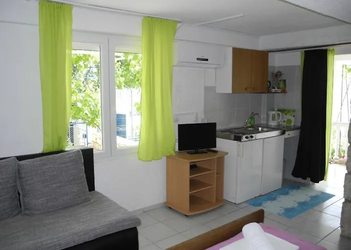 Appartement Studio-appartement 70m Vom Entfernt By Interhome