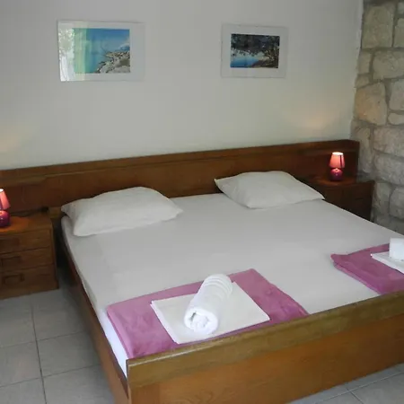 Studio-appartement 70m Vom Entfernt By Interhome
