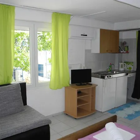 公寓 Studio-appartement 70m Vom Entfernt By Interhome