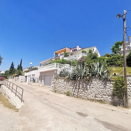 Studio-appartement 70m Vom Entfernt By Interhome