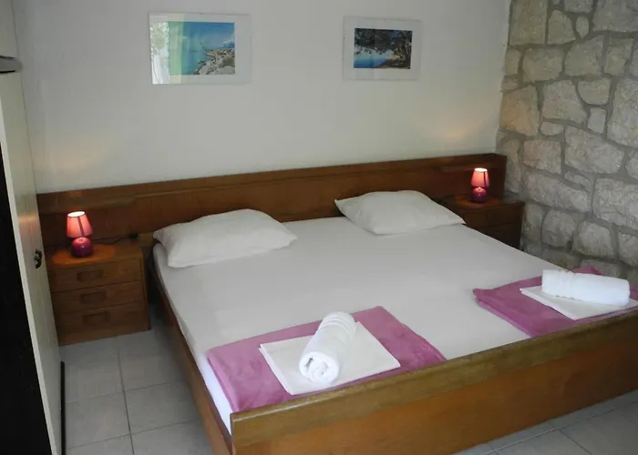 Studio-appartement 70m Vom Entfernt By Interhome