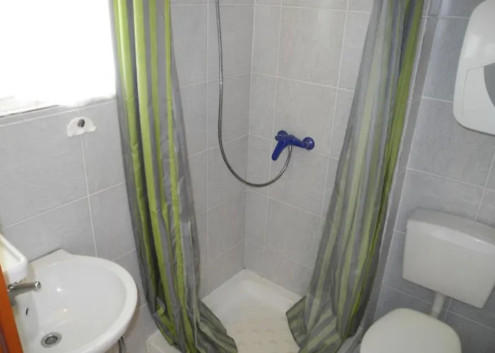 Studio-appartement 70m Vom Entfernt By Interhome